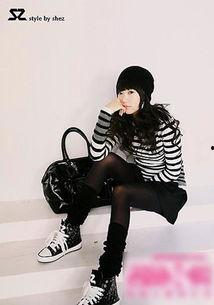 穿帆布鞋视频,跟随视频学时尚搭配技巧